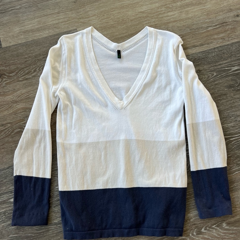 V-Neck colour block sweater from Benetton